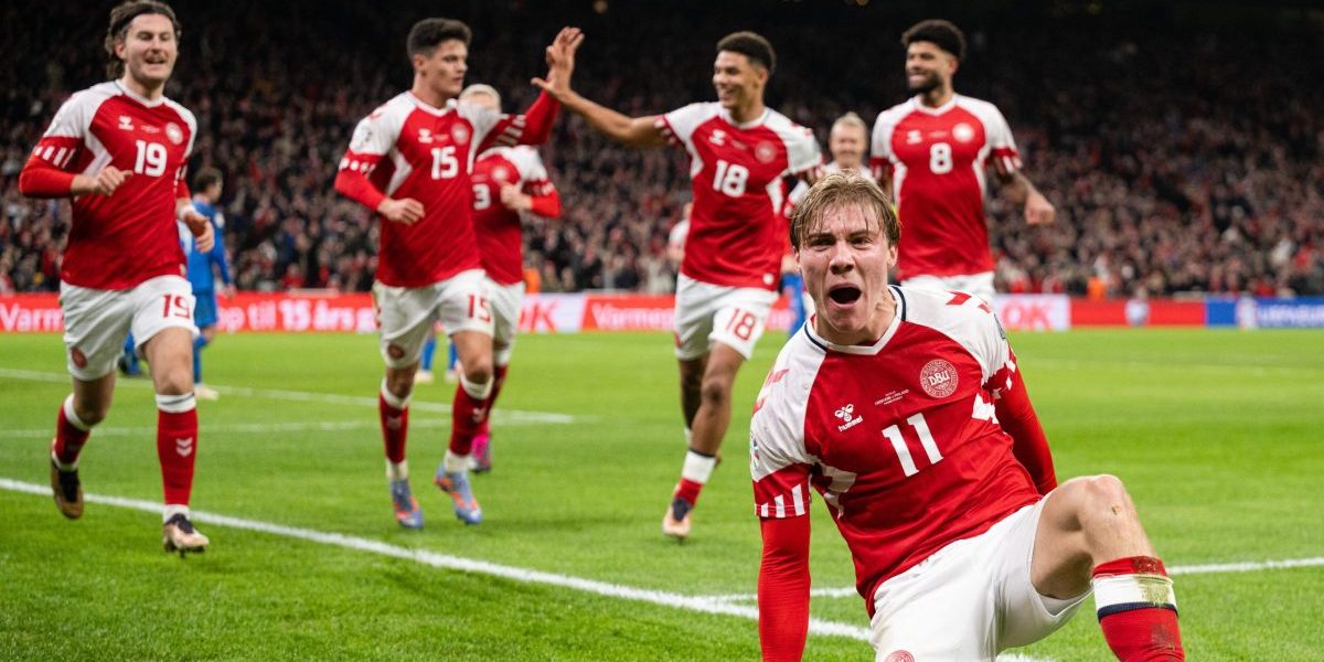 Danmark fik en god start på deres EM kvalifikation, da de vandt 3-1 over Finland, med hjælp fra Rasmus Højlunds som scorede tre mål i kampen.